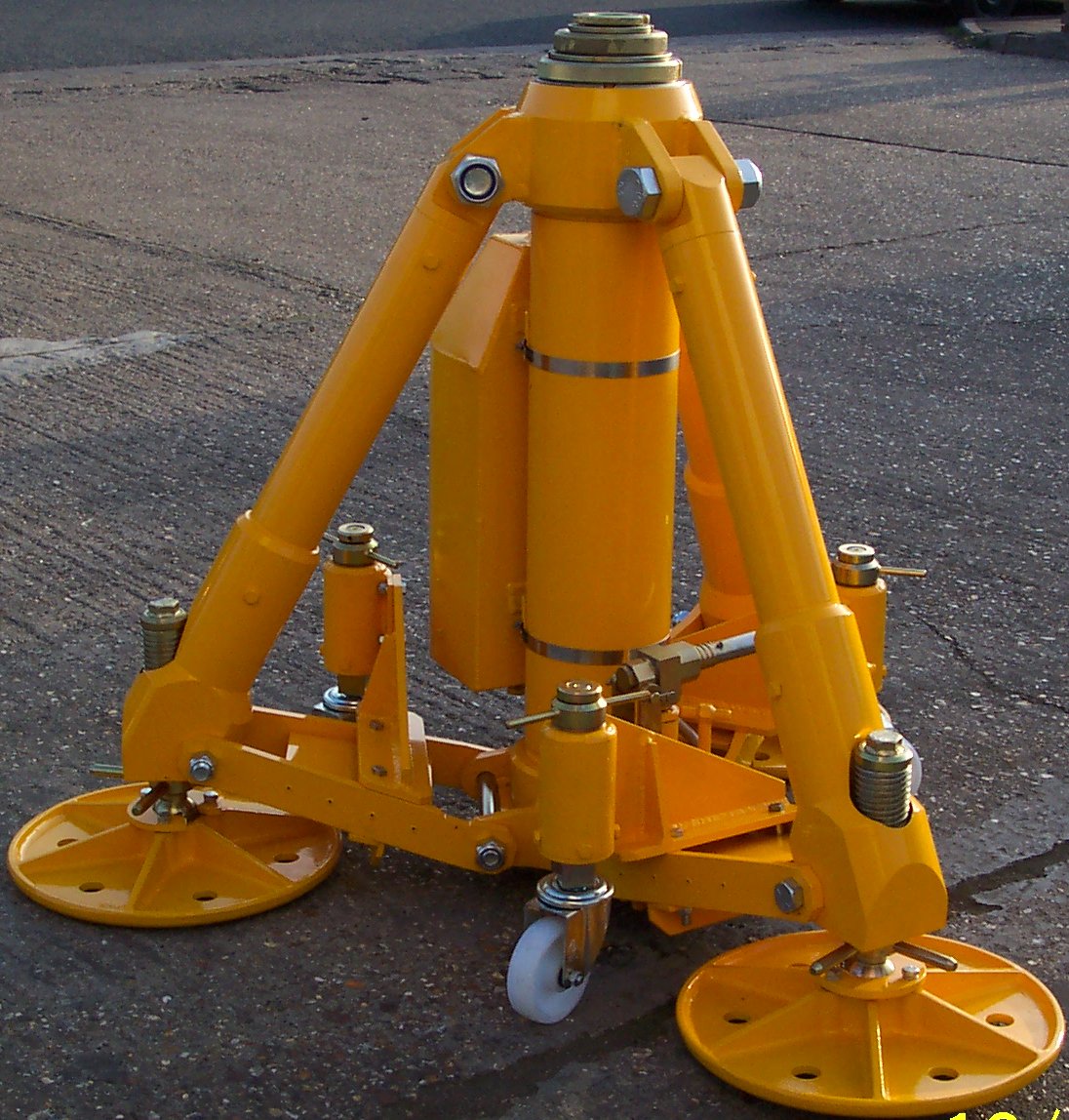 RHE Southern have a large selection of Airbus and Boeing jacks for hire. Our rates are very competitive and flexible, with hire periods from one month.